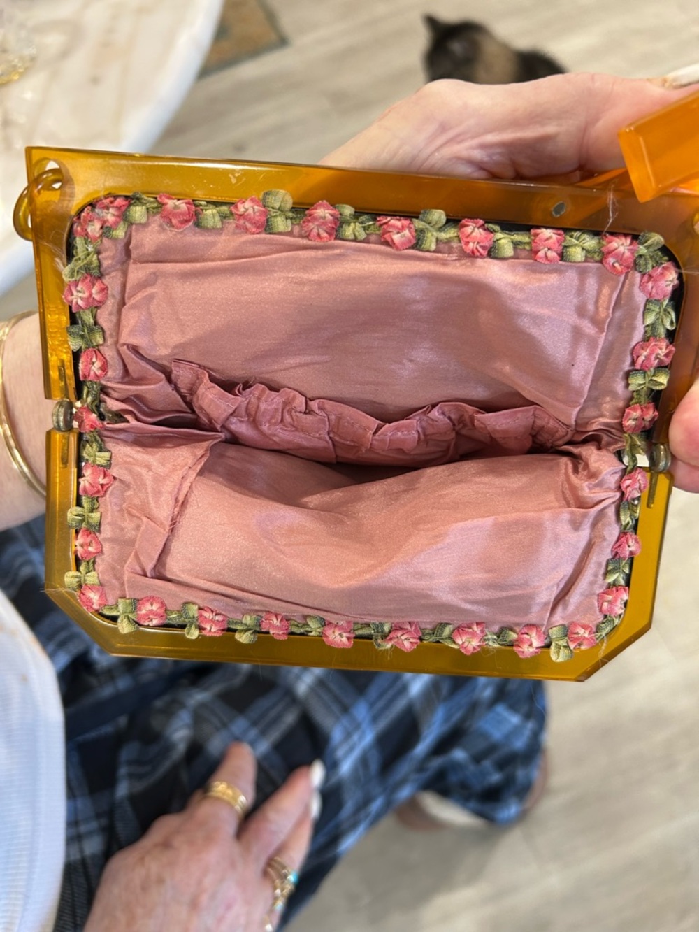 Source Unknown Multicolor Beaded Floral & Cottage Wristlet with Amber Frame - Picture 5 of 6